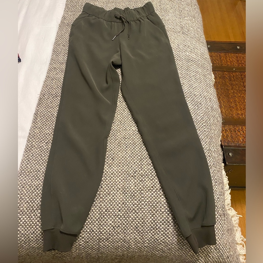 Lululemon joggers size 2